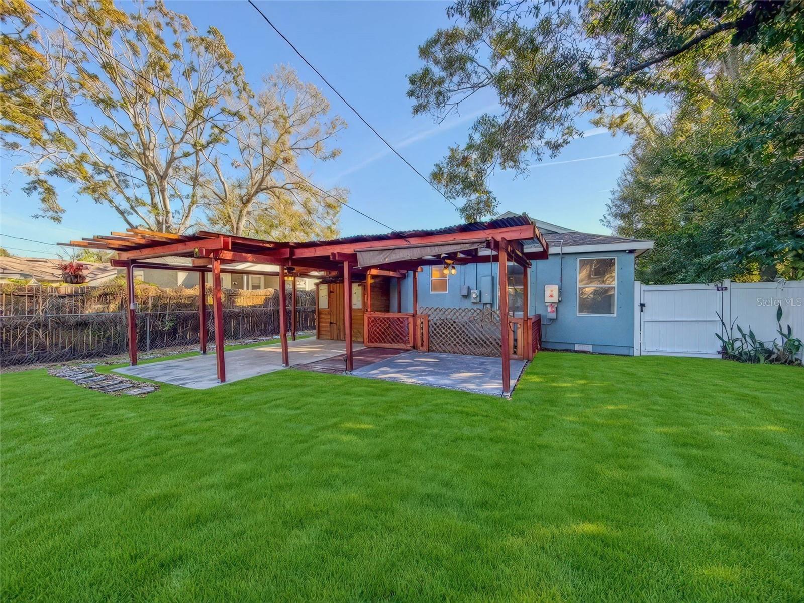 Listing photo id 30 for 3126 Queen Street N