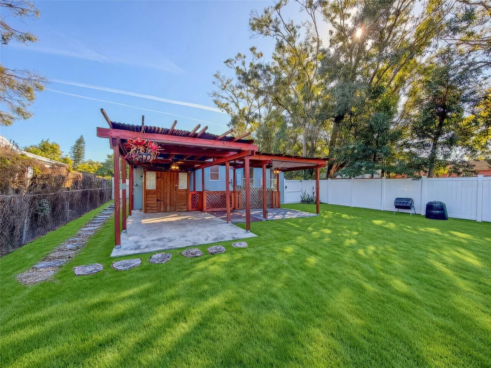 Listing photo id 31 for 3126 Queen Street N