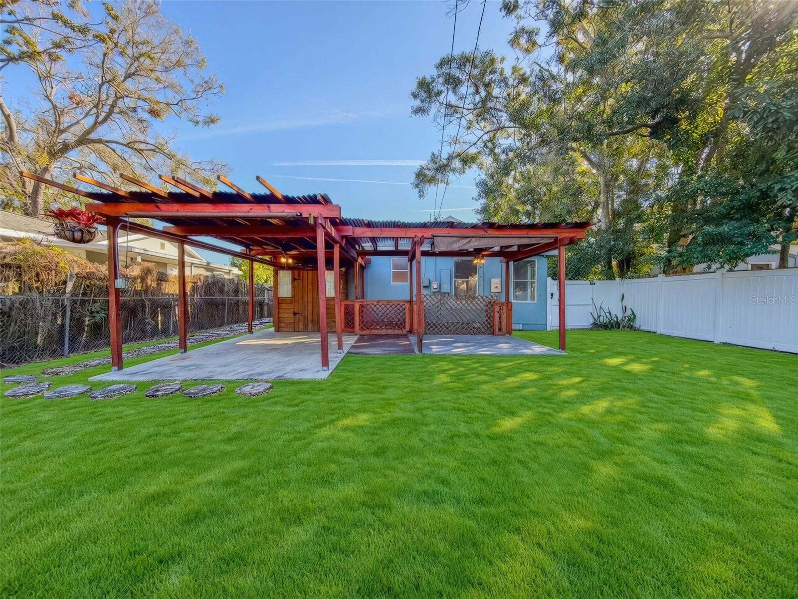 Listing photo id 32 for 3126 Queen Street N