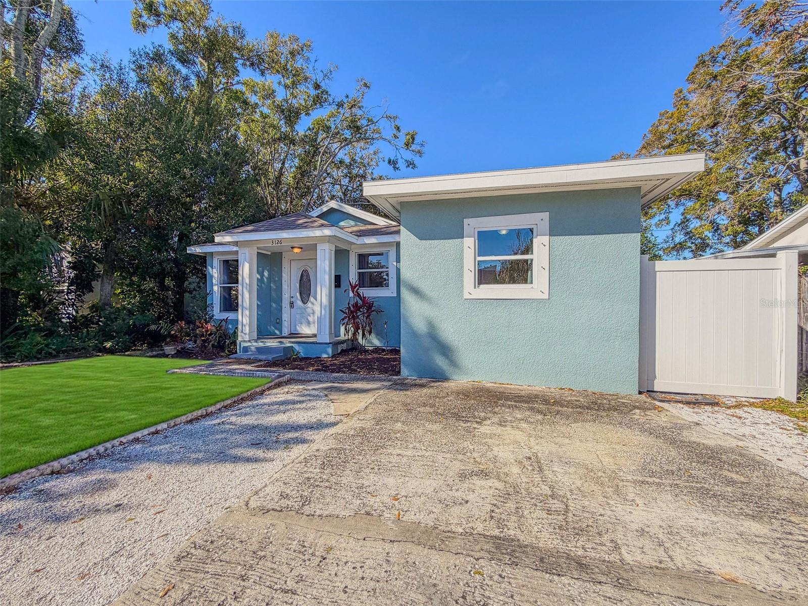 Listing photo id 36 for 3126 Queen Street N