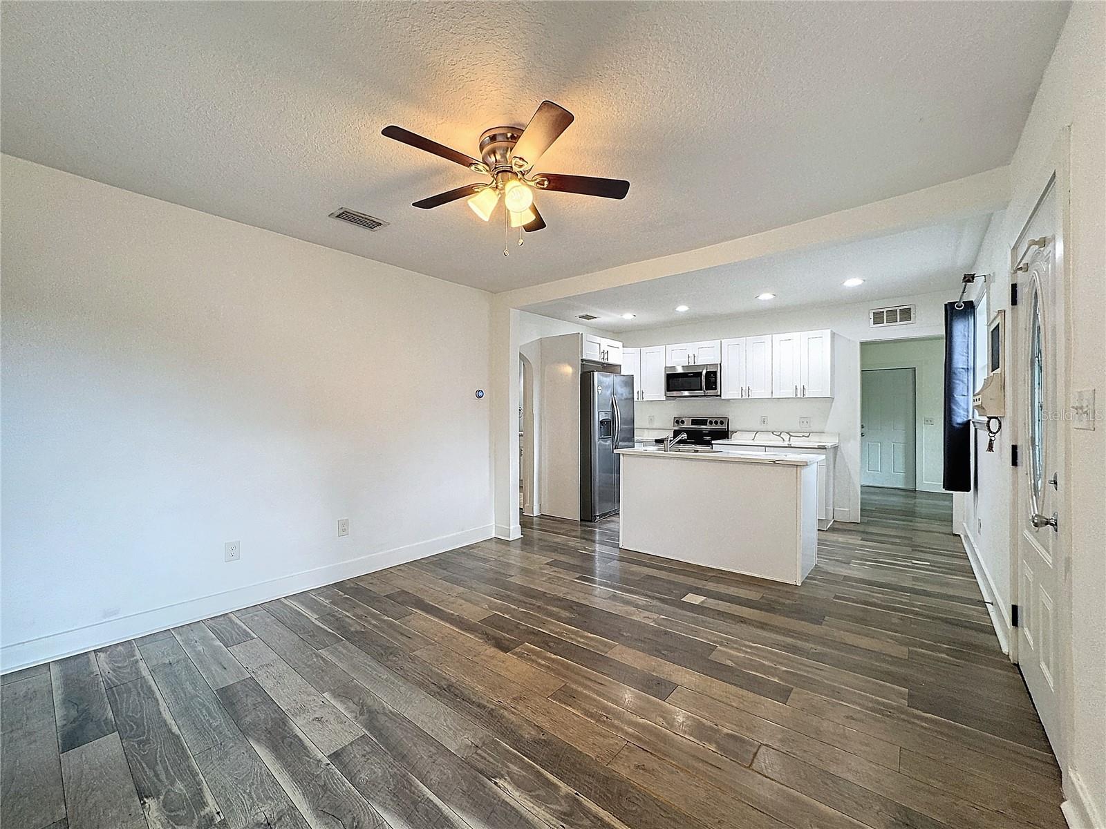 Listing photo id 7 for 3126 Queen Street N