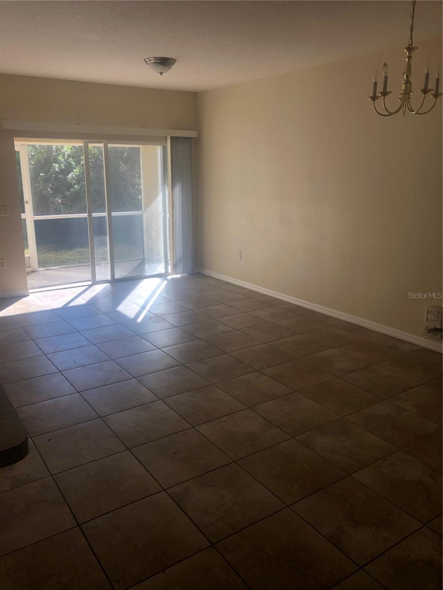 Image 11 of 14 For 9619 Lakedale Way 102