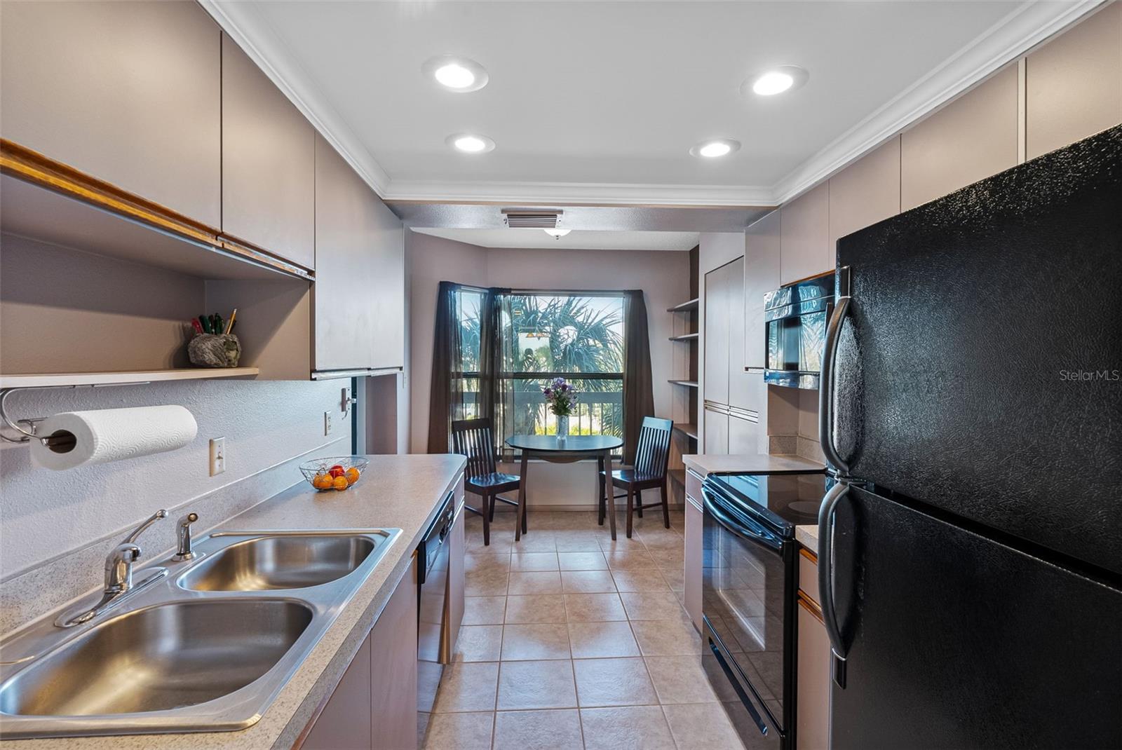 Image 13 of 56 For 1316 Pasadena Avenue S 303