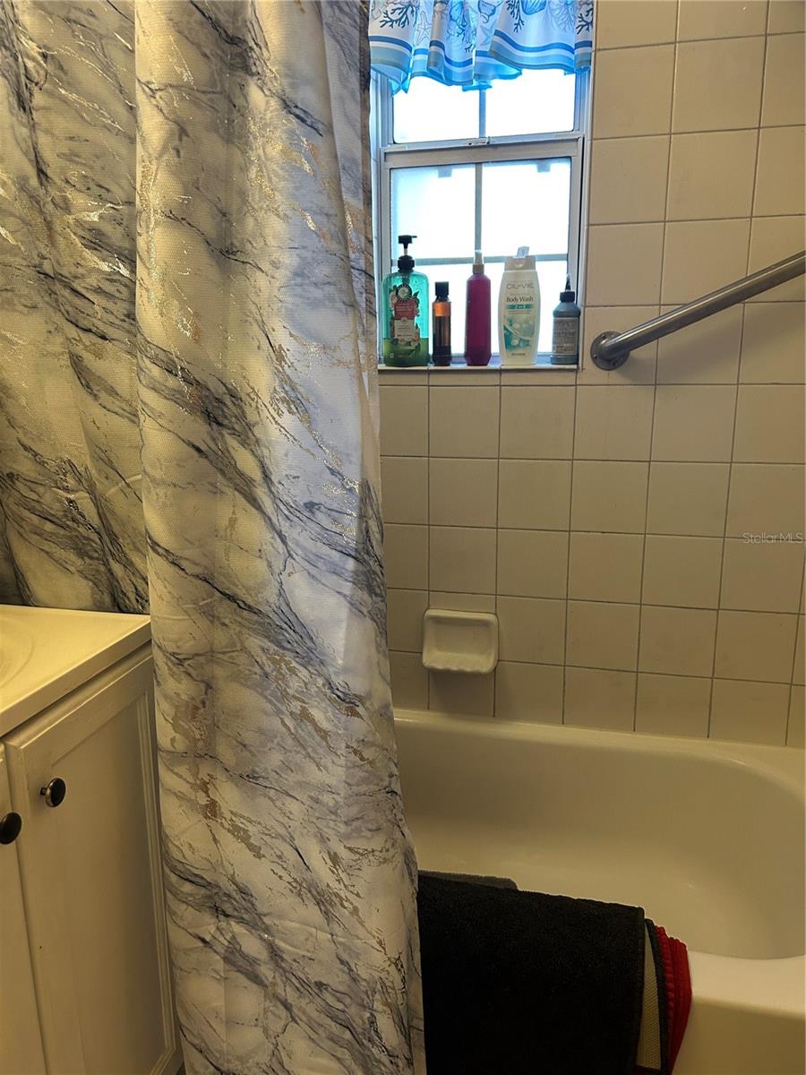 Listing photo id 11 for 11412 103rd Street