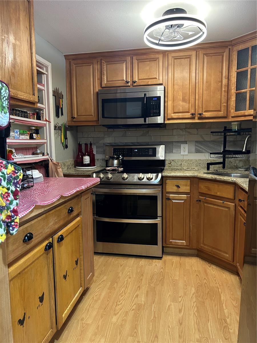 Listing photo id 2 for 11412 103rd Street