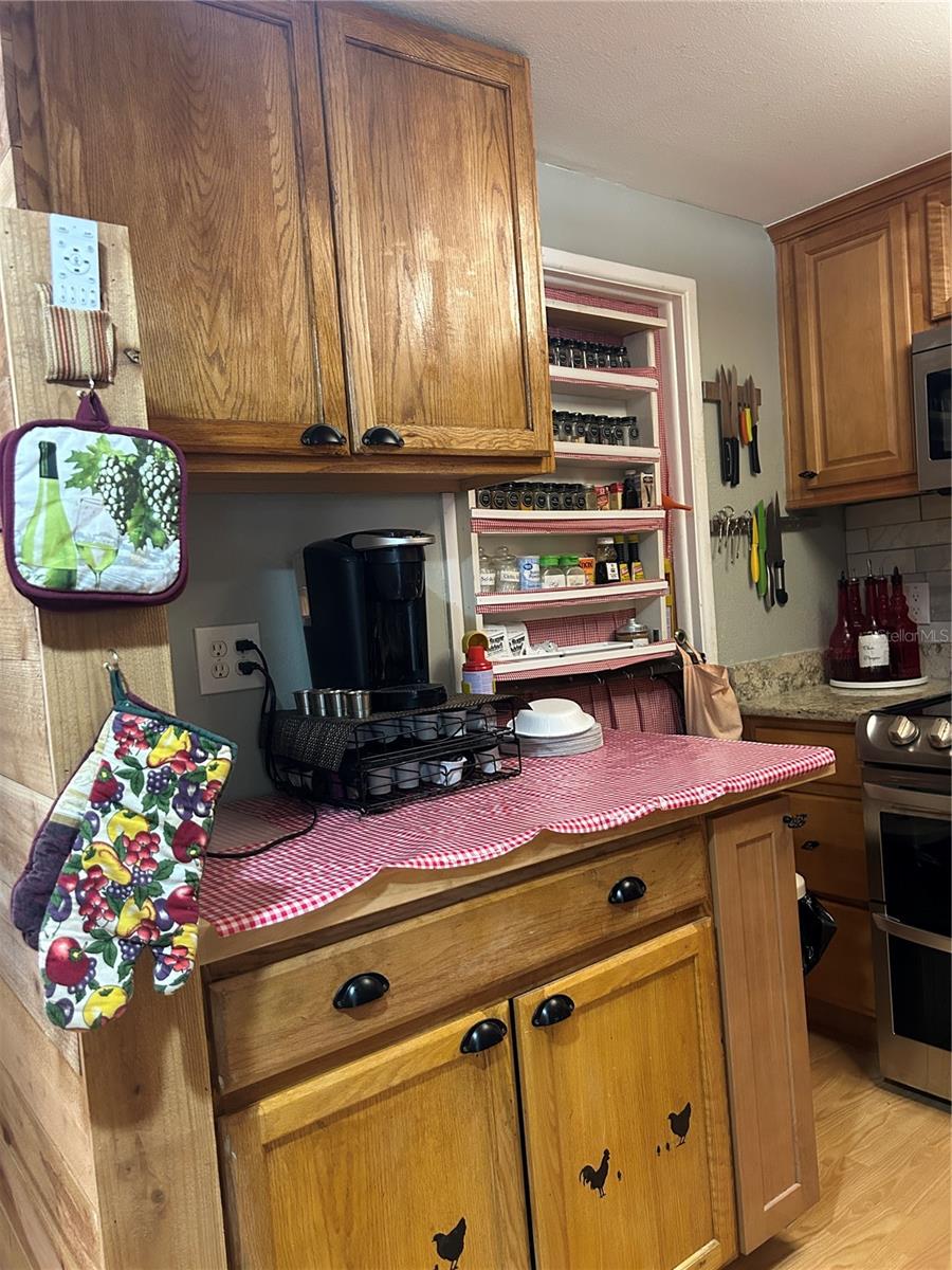 Listing photo id 3 for 11412 103rd Street