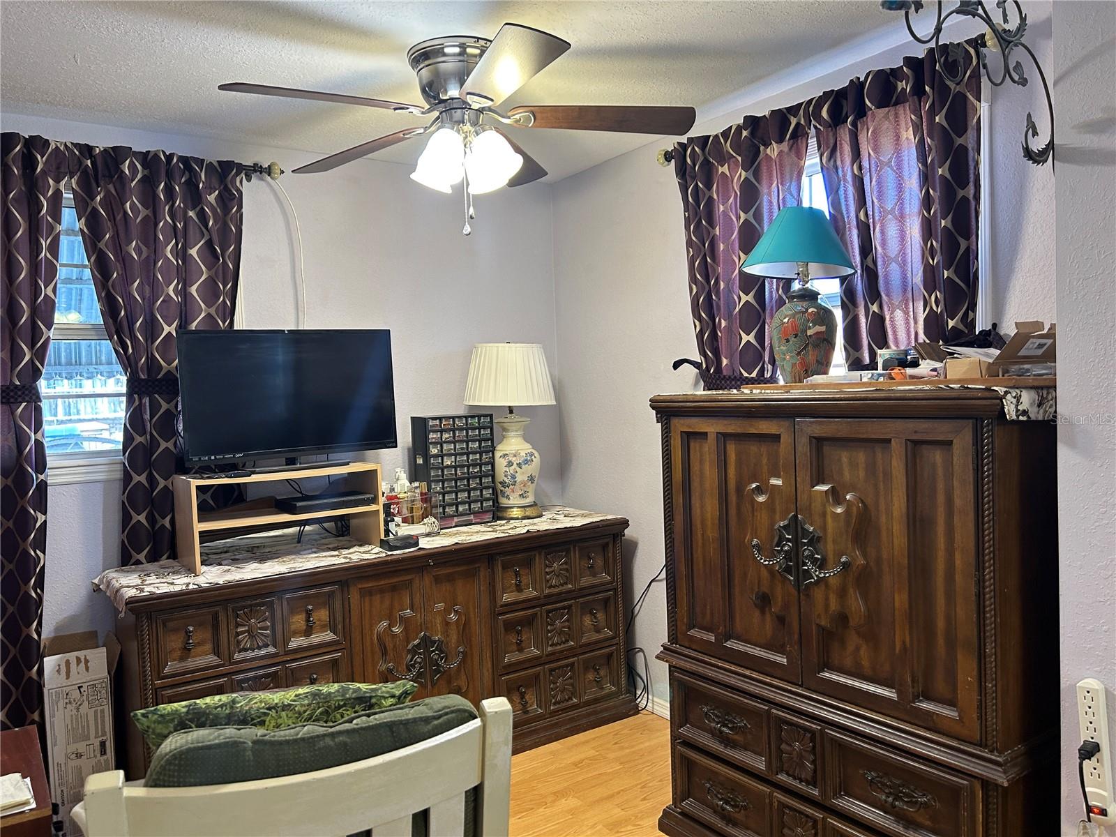 Listing photo id 5 for 11412 103rd Street