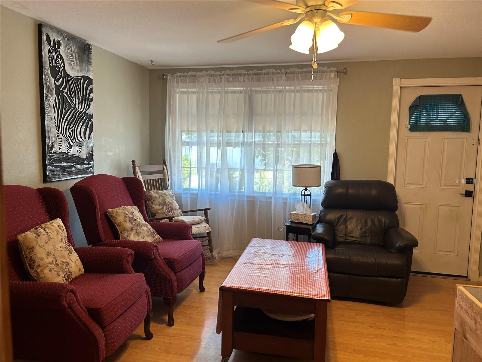 Listing photo id 7 for 11412 103rd Street