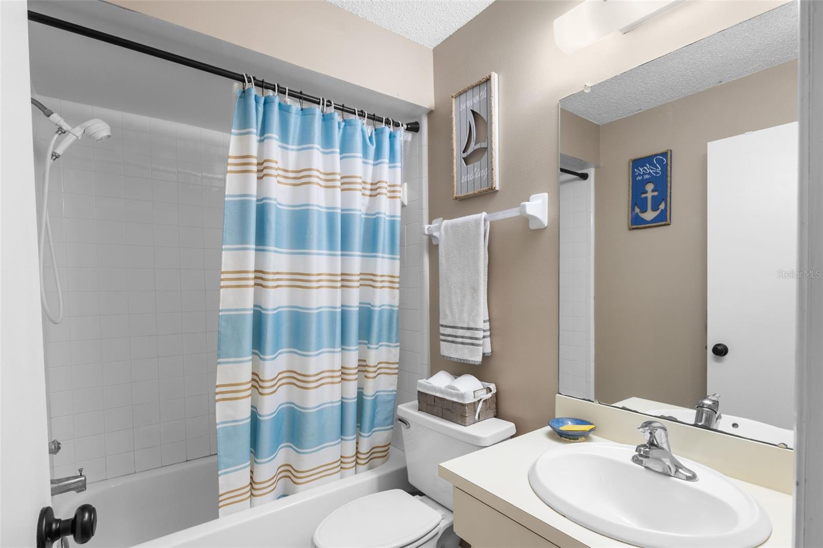 Image 21 of 26 For 1414 Cadhay Court