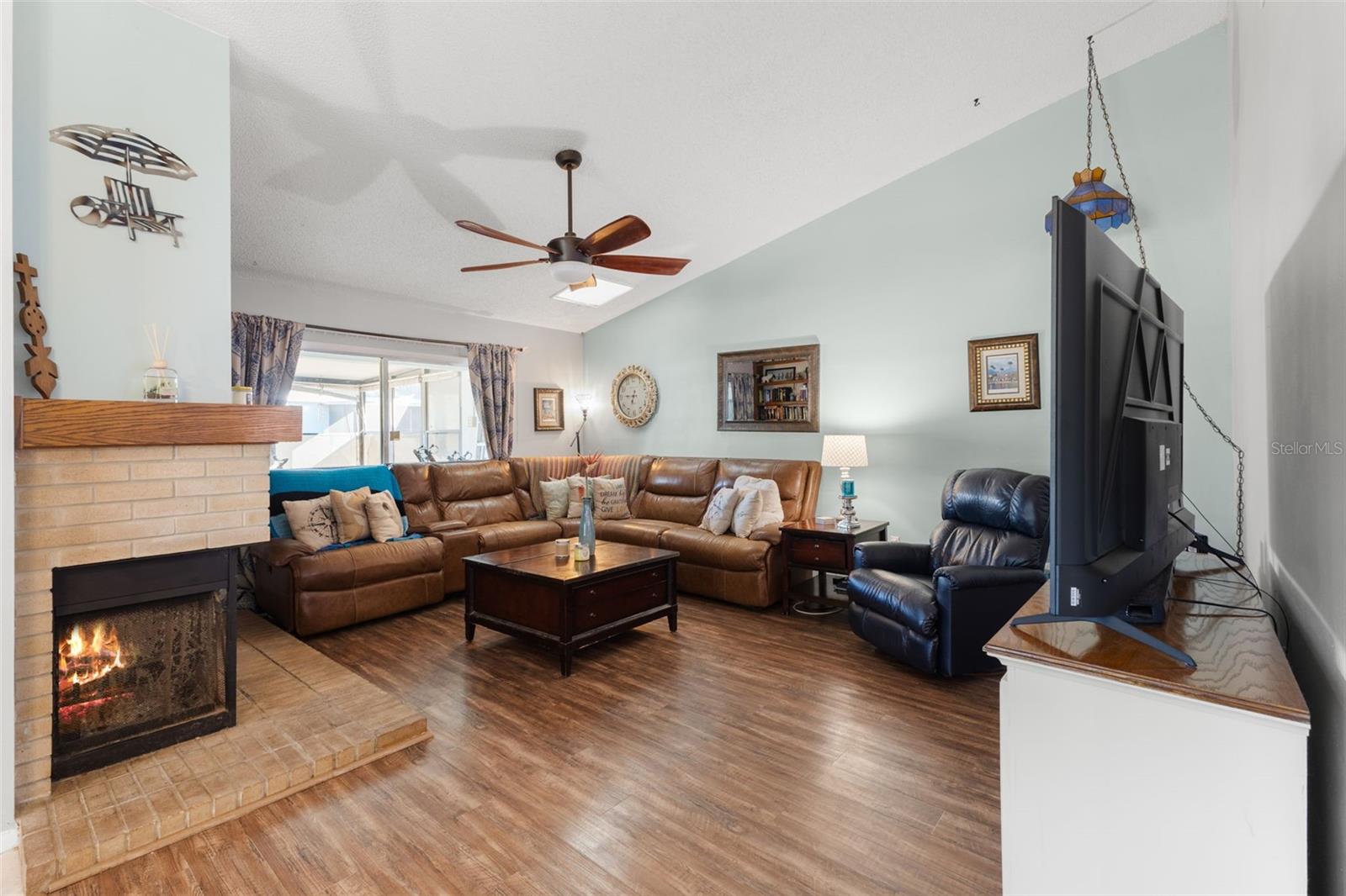 Image 4 of 26 For 1414 Cadhay Court