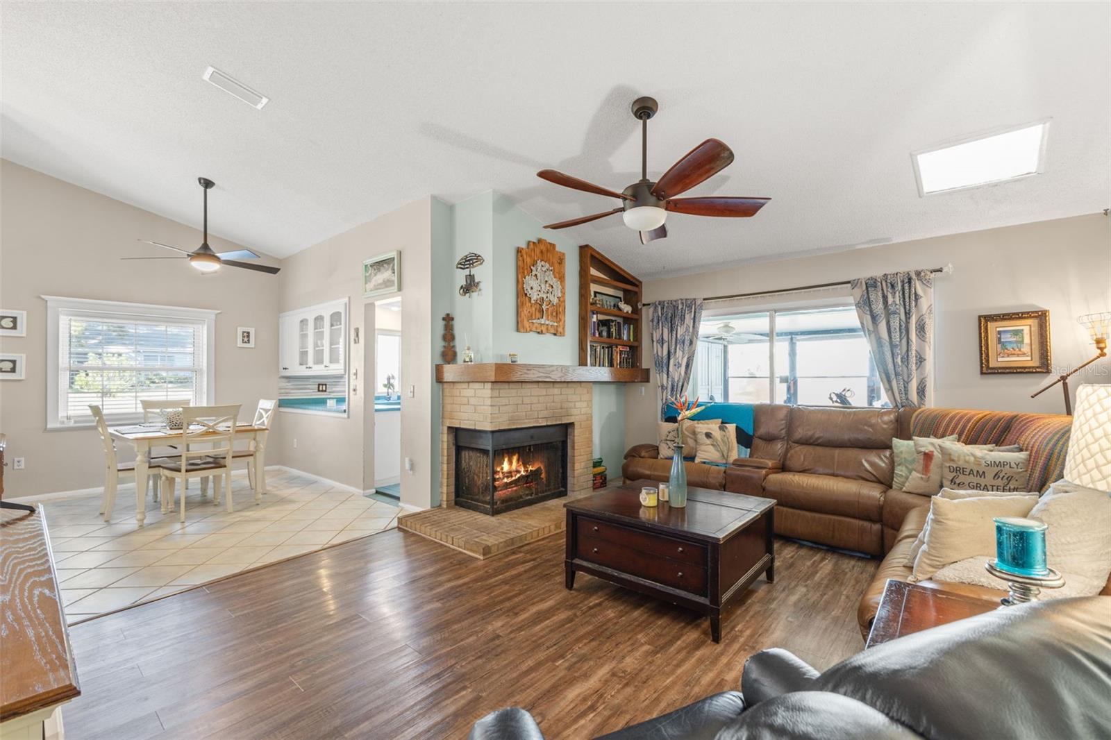 Image 5 of 26 For 1414 Cadhay Court