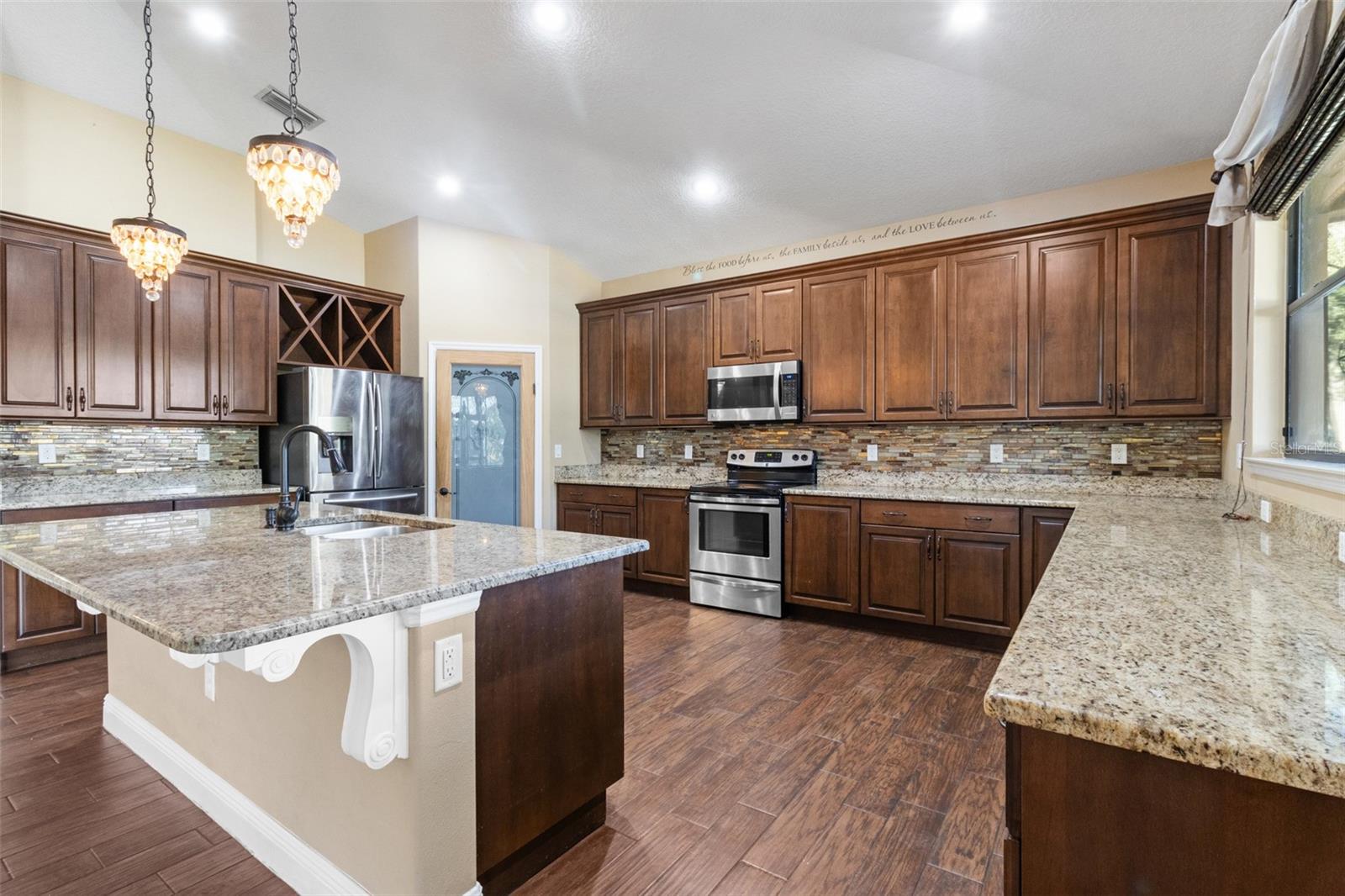 Listing photo id 13 for 765 Sloans Ridge Road