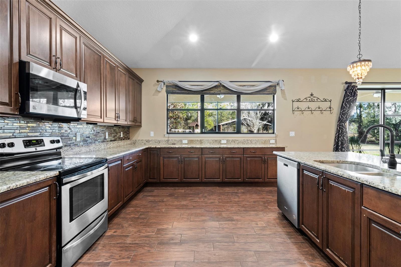 Listing photo id 15 for 765 Sloans Ridge Road