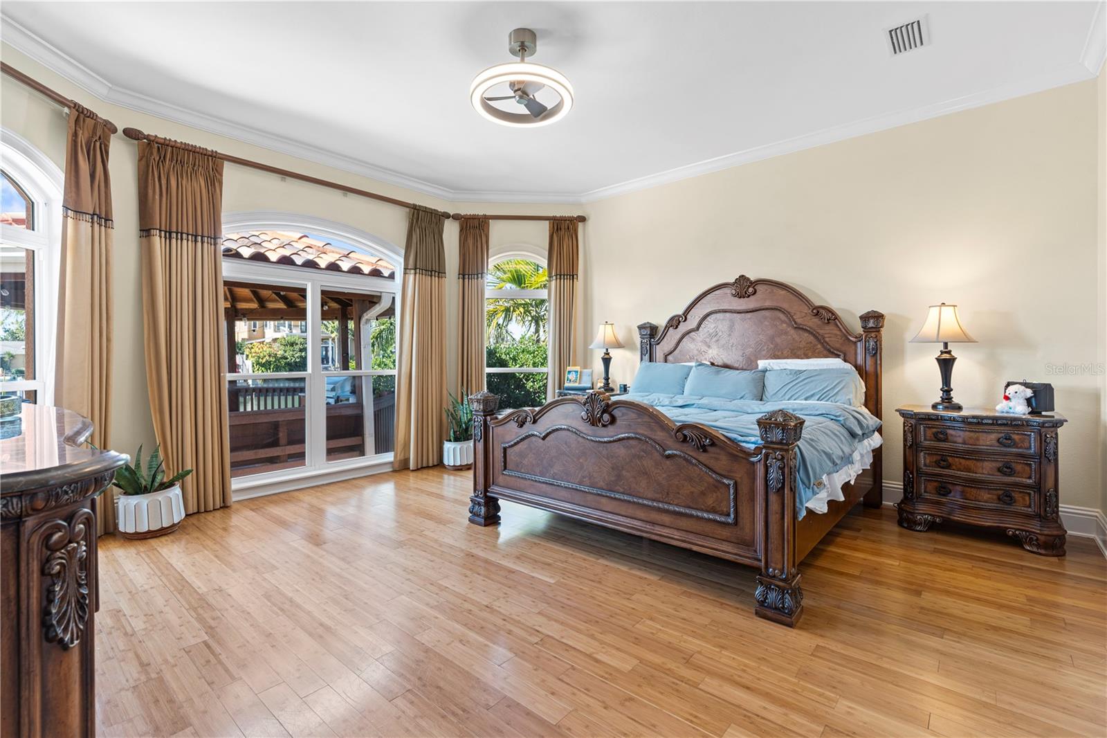 Image 14 of 80 For 3952 Versailles Drive