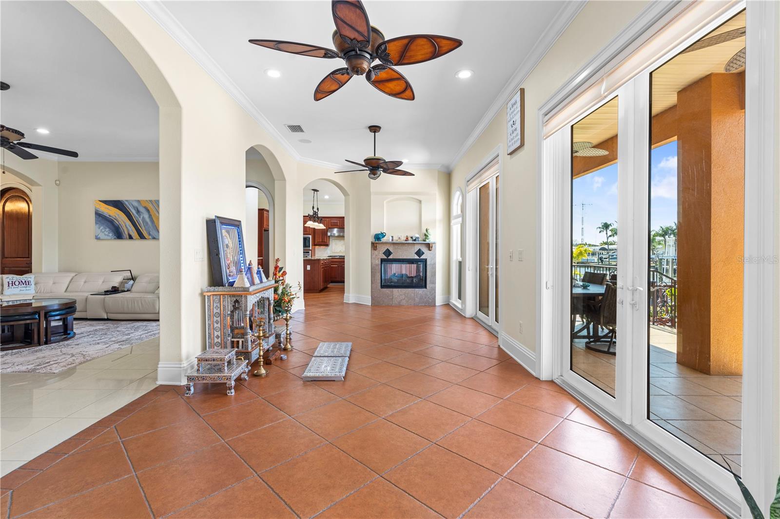 Image 23 of 80 For 3952 Versailles Drive