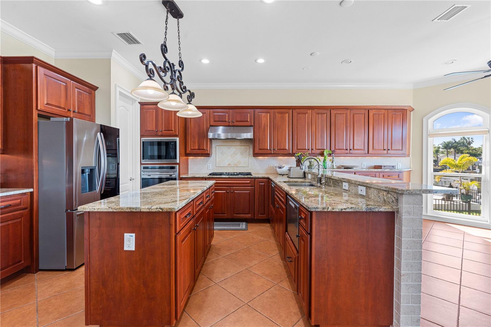 Image 24 of 80 For 3952 Versailles Drive