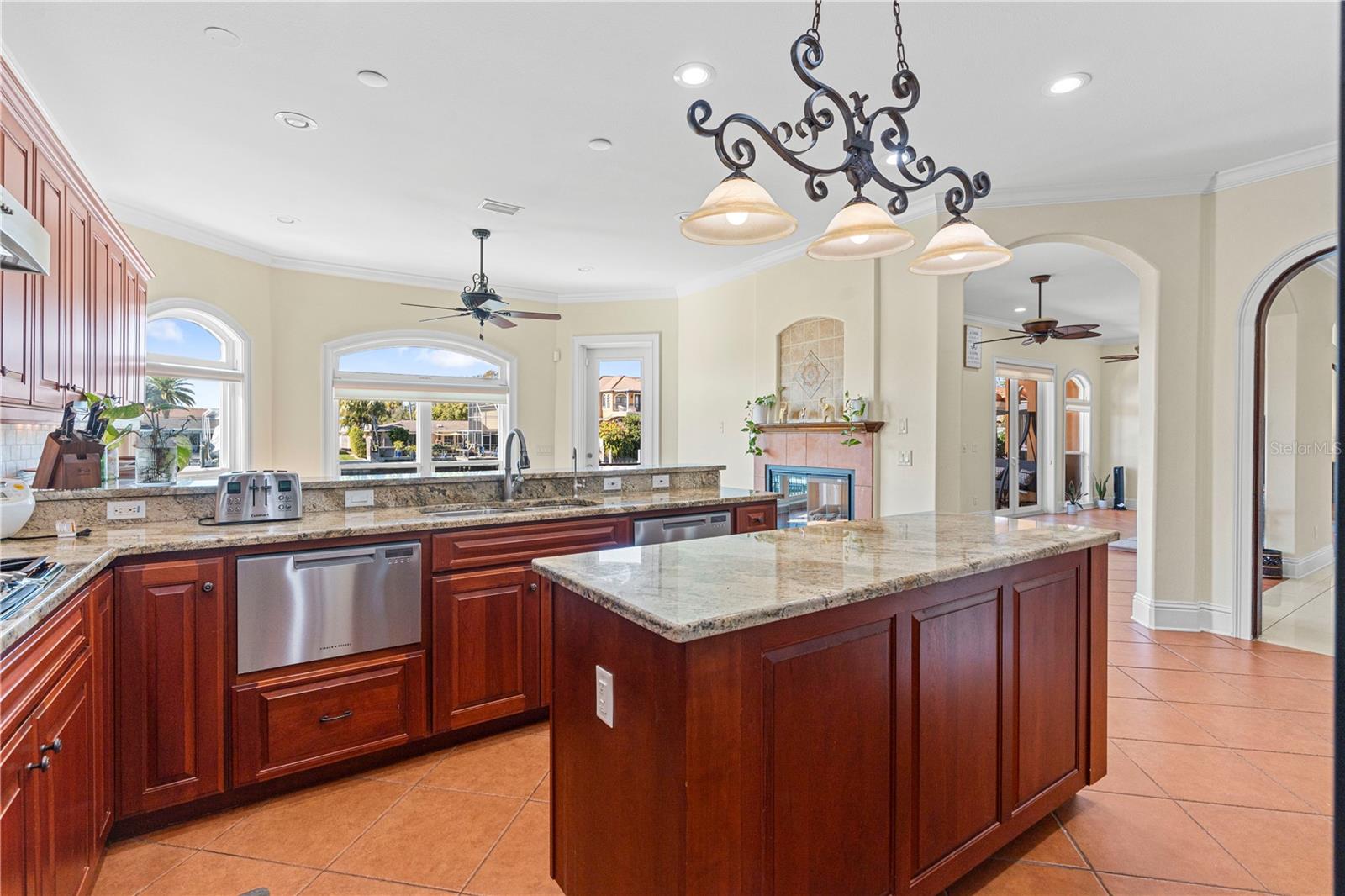 Image 27 of 80 For 3952 Versailles Drive