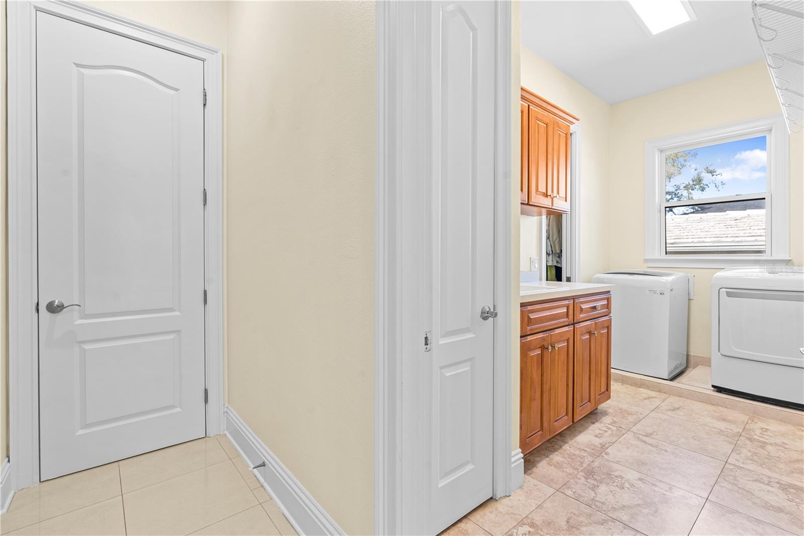 Image 32 of 80 For 3952 Versailles Drive