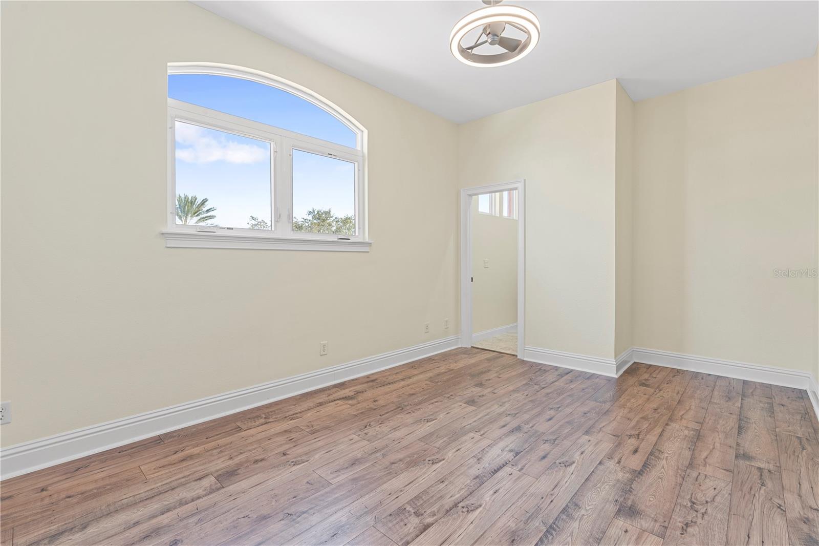 Image 37 of 80 For 3952 Versailles Drive