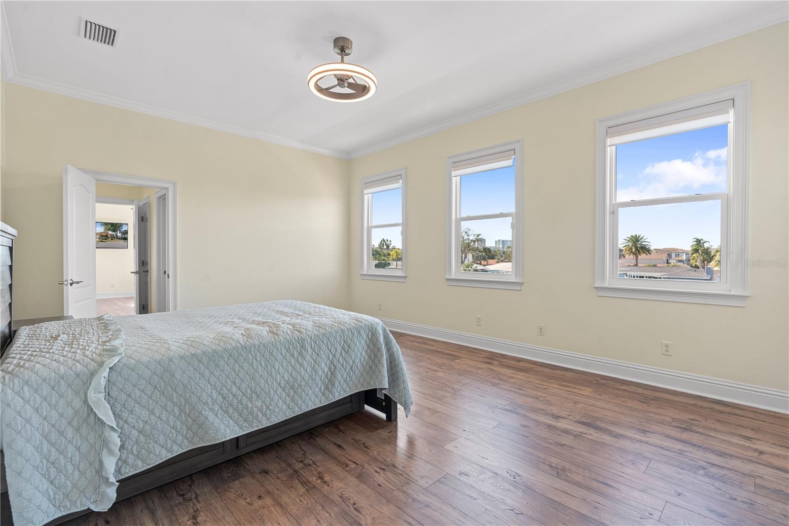 Image 41 of 80 For 3952 Versailles Drive