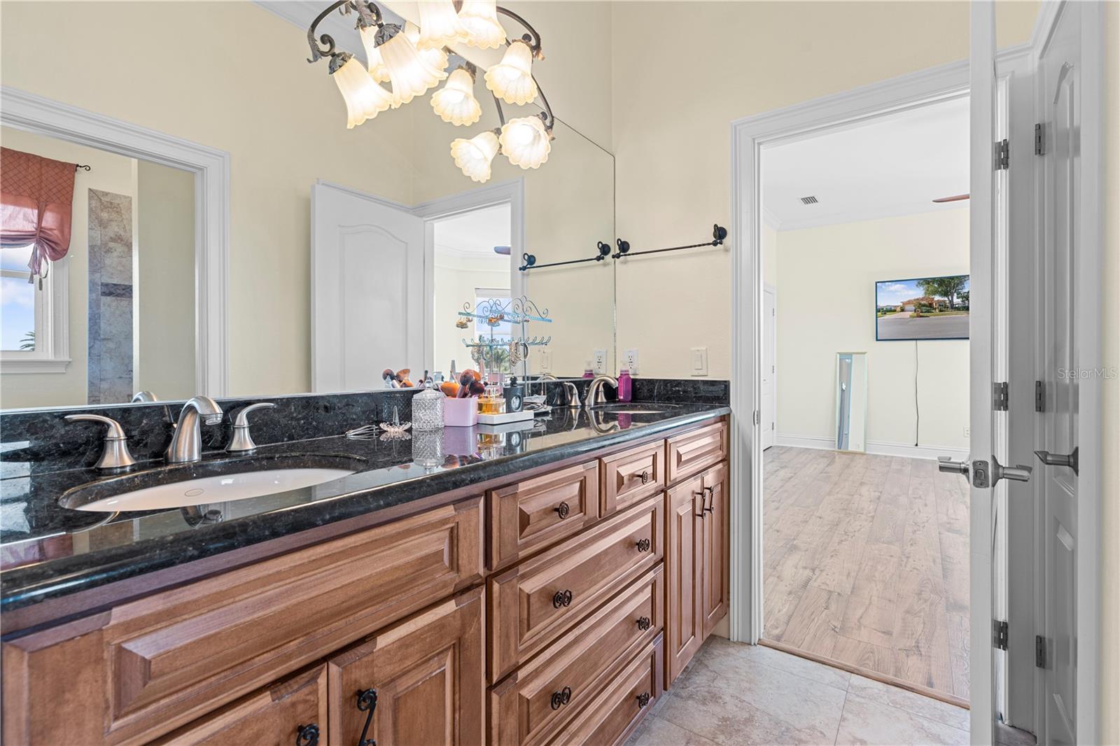 Image 42 of 80 For 3952 Versailles Drive