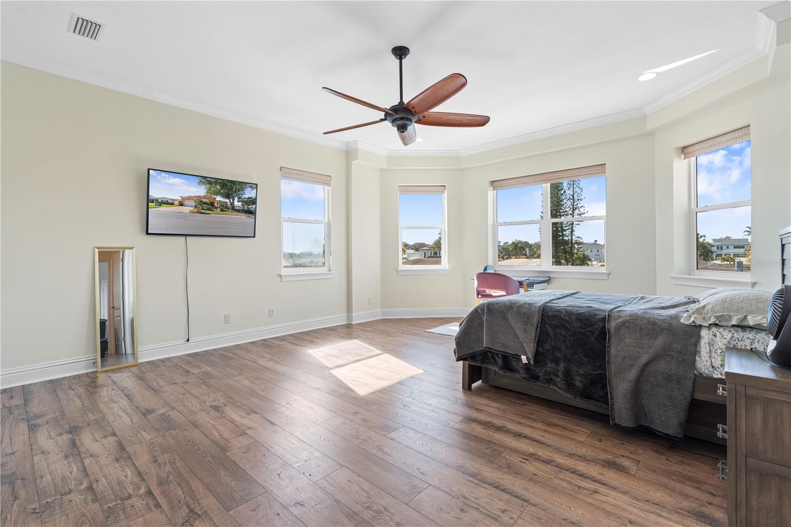 Image 46 of 80 For 3952 Versailles Drive