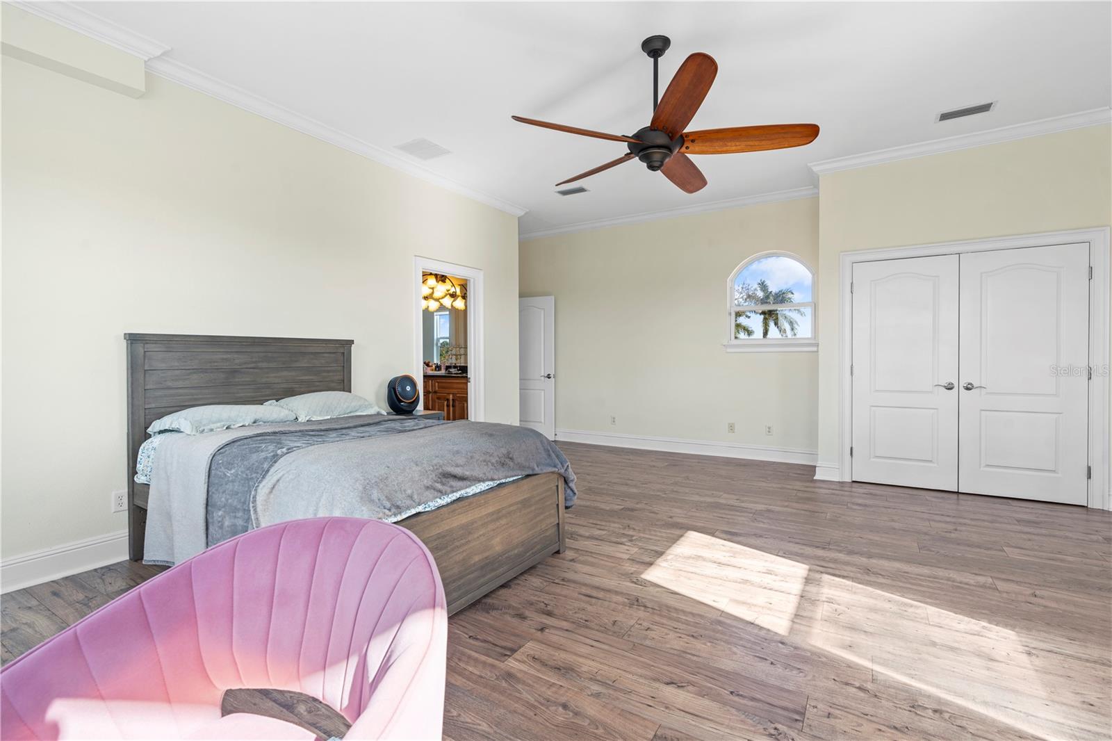 Image 47 of 80 For 3952 Versailles Drive