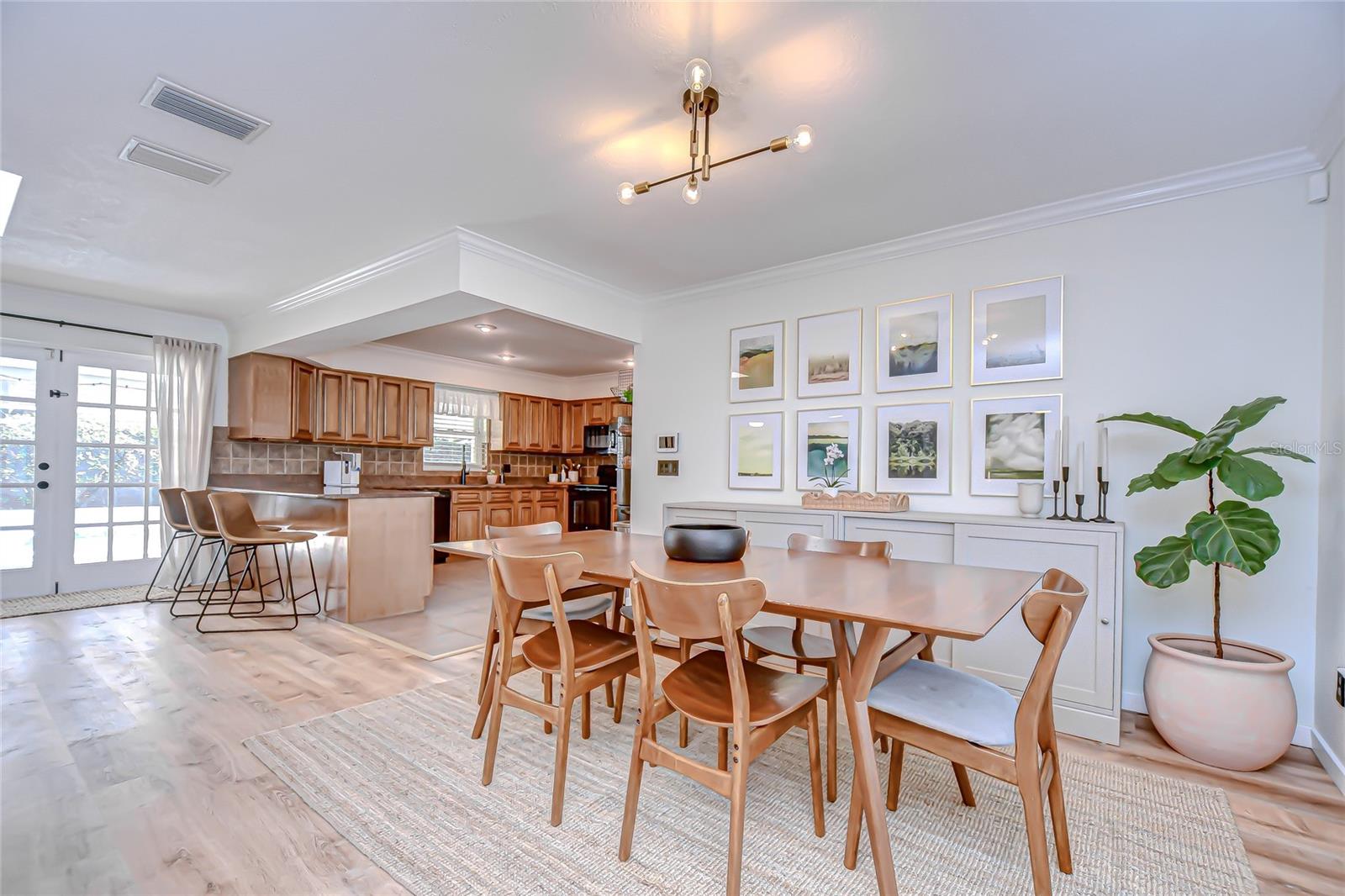 Listing photo id 8 for 1901 Little Cove