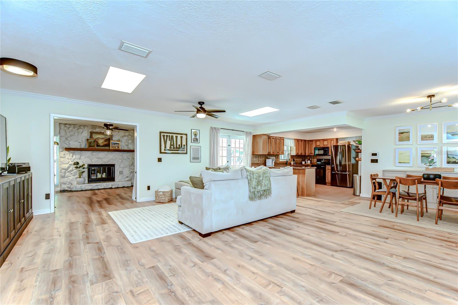 Listing photo id 14 for 1901 Little Cove