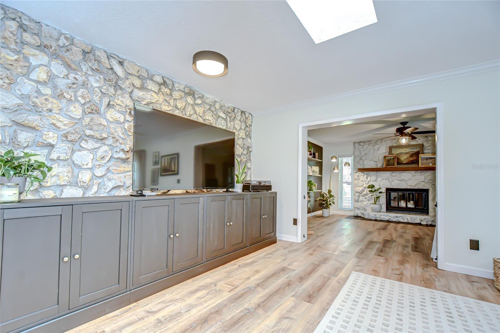 Listing photo id 15 for 1901 Little Cove