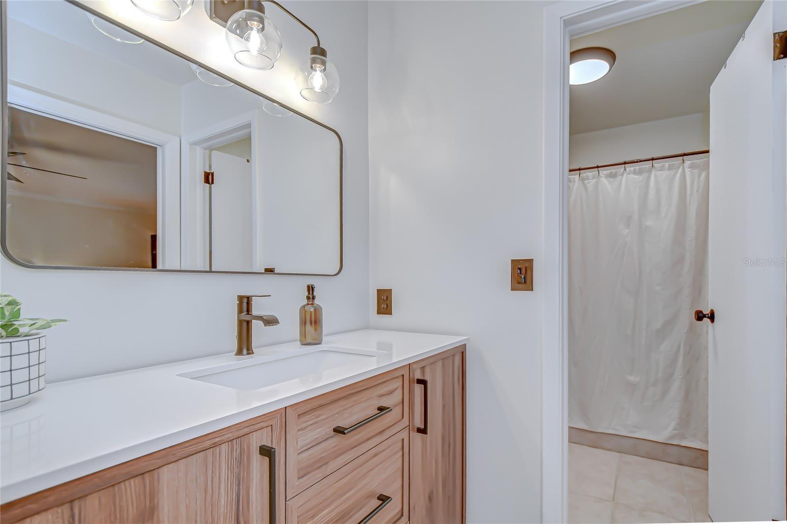 Listing photo id 25 for 1901 Little Cove