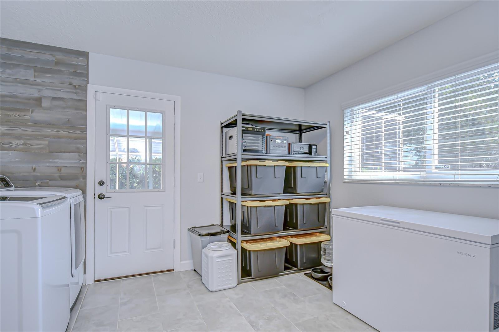 Listing photo id 31 for 1901 Little Cove