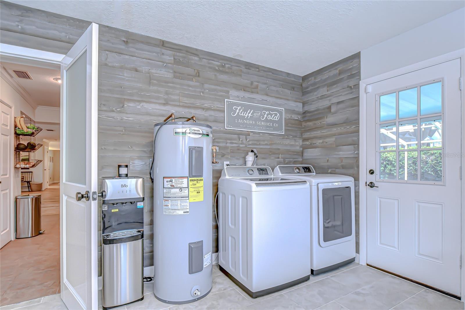 Listing photo id 32 for 1901 Little Cove