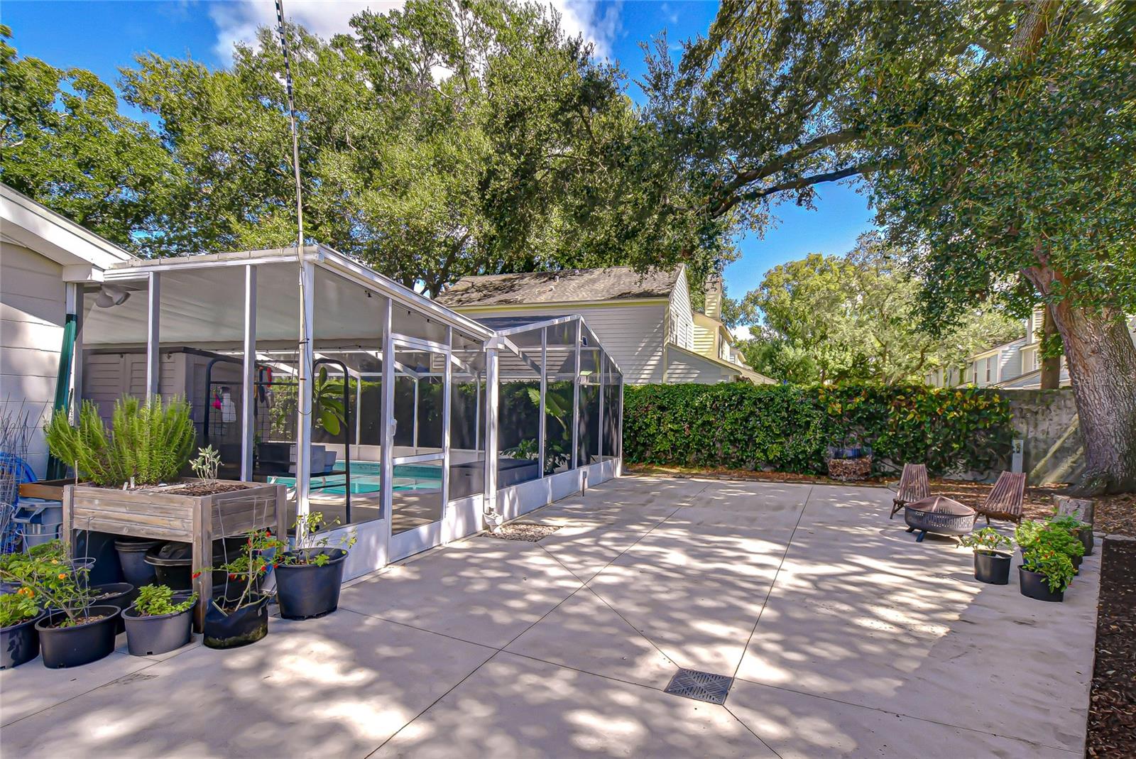 Listing photo id 36 for 1901 Little Cove