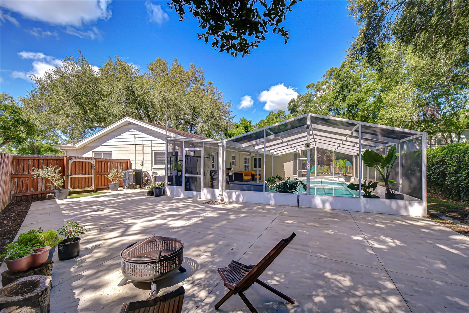 Listing photo id 37 for 1901 Little Cove