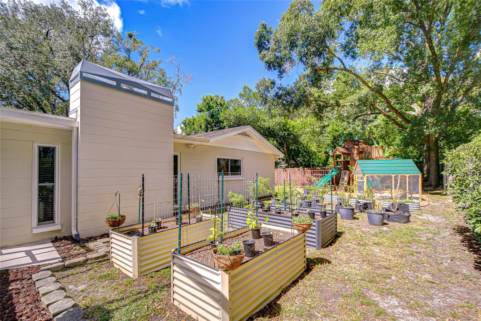 Listing photo id 38 for 1901 Little Cove