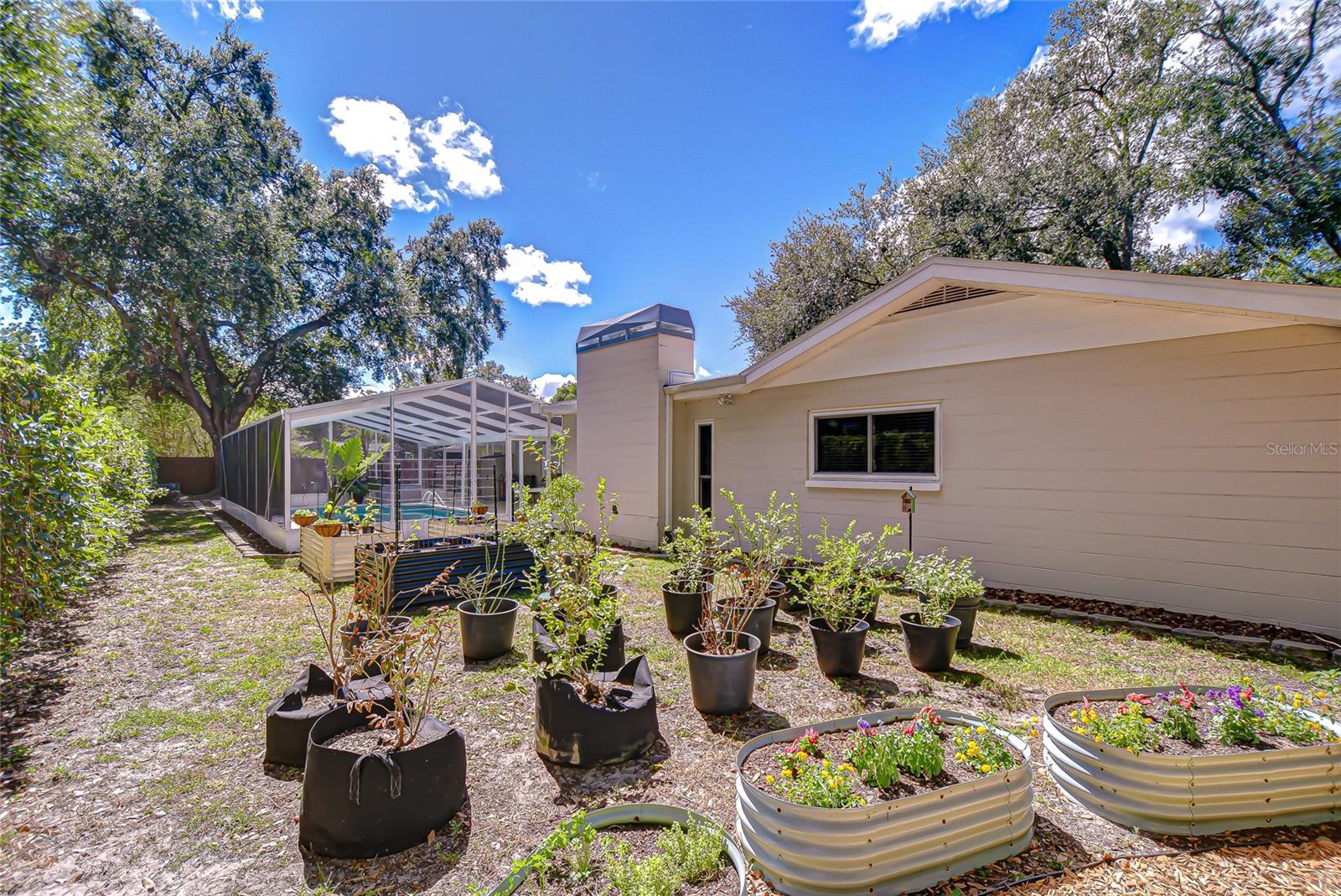 Listing photo id 39 for 1901 Little Cove