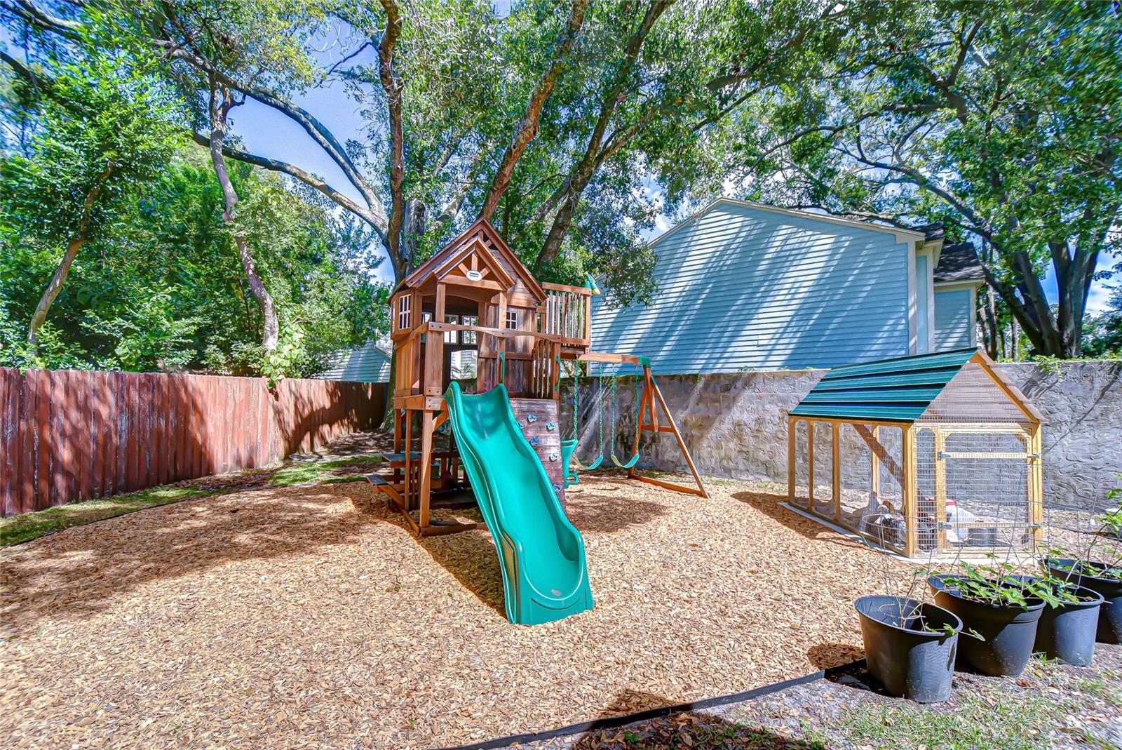 Listing photo id 40 for 1901 Little Cove