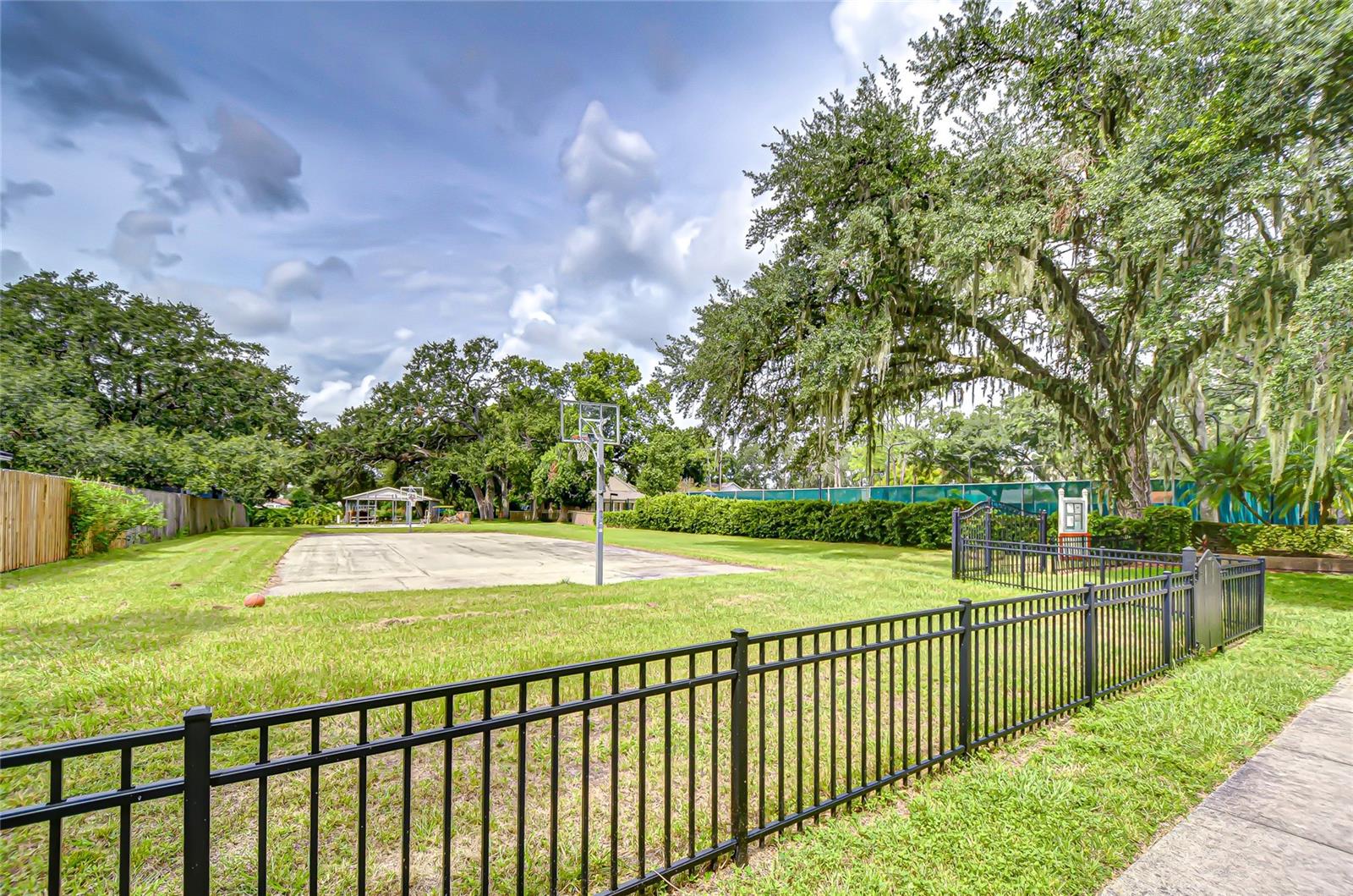 Listing photo id 45 for 1901 Little Cove