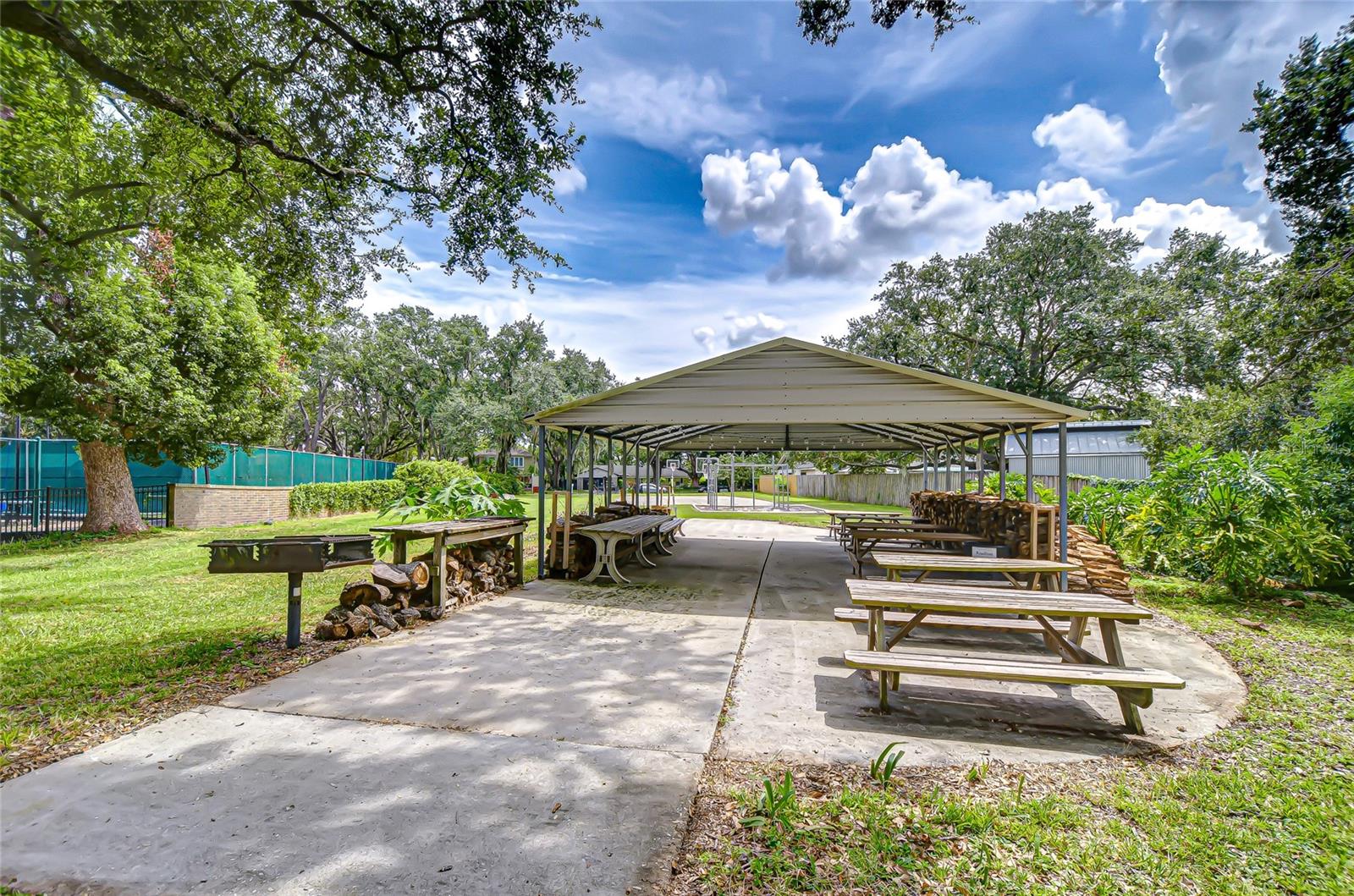 Listing photo id 47 for 1901 Little Cove