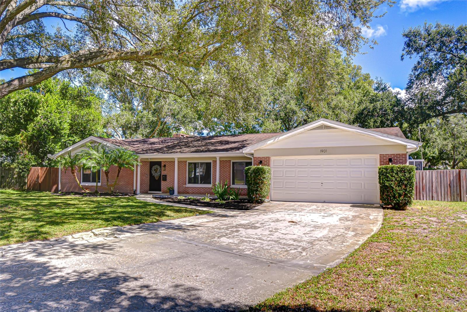 Listing photo id 51 for 1901 Little Cove