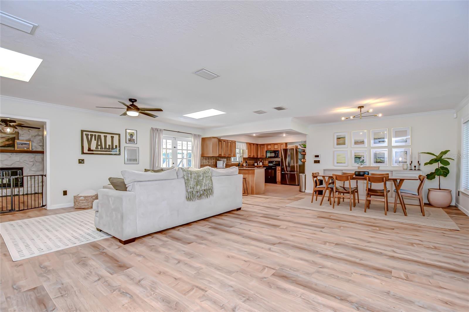 Listing photo id 7 for 1901 Little Cove