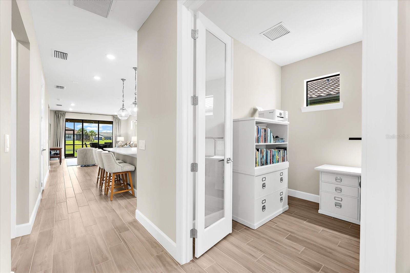 Listing photo id 6 for 6791 Alstead Circle