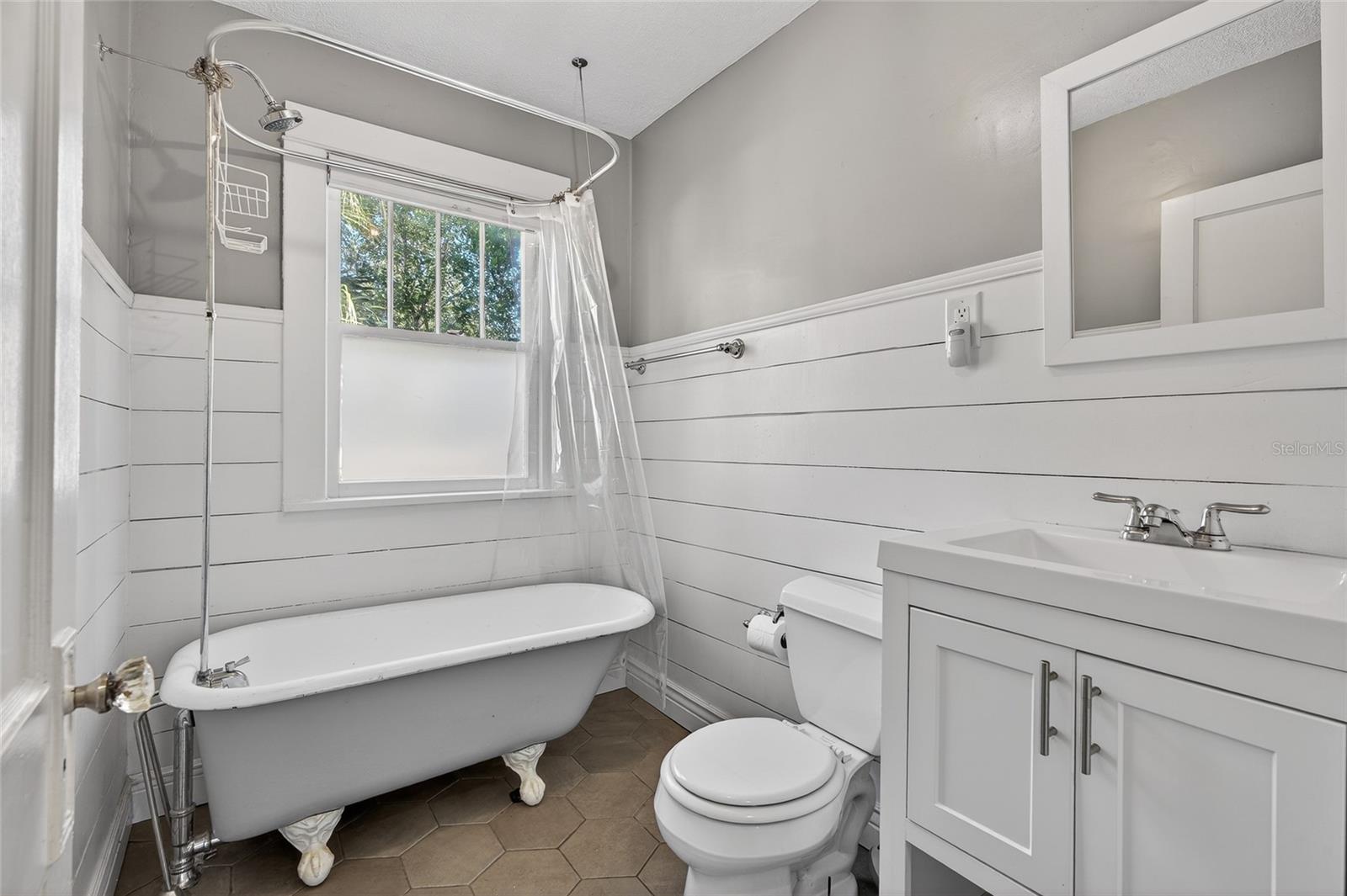 Image 34 of 58 For 2905 14th Street N