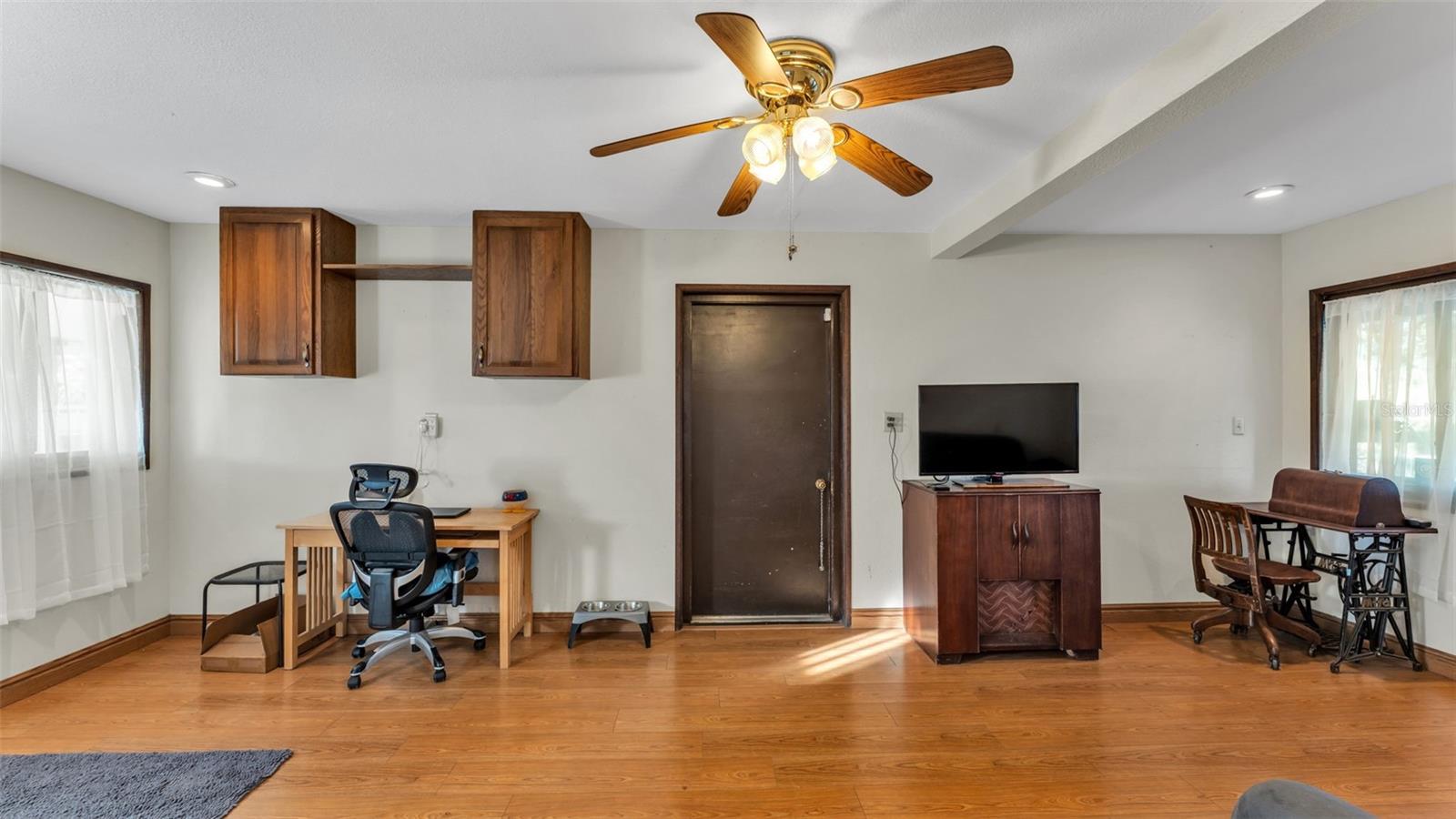 Image 12 of 34 For 3120 Shady Oak Drive E