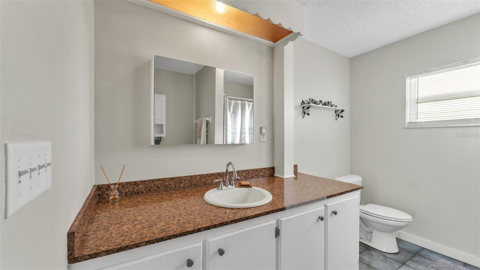 Image 13 of 34 For 3120 Shady Oak Drive E