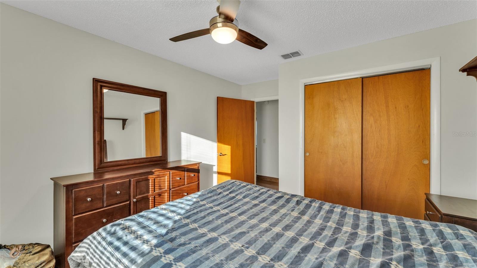 Image 16 of 34 For 3120 Shady Oak Drive E