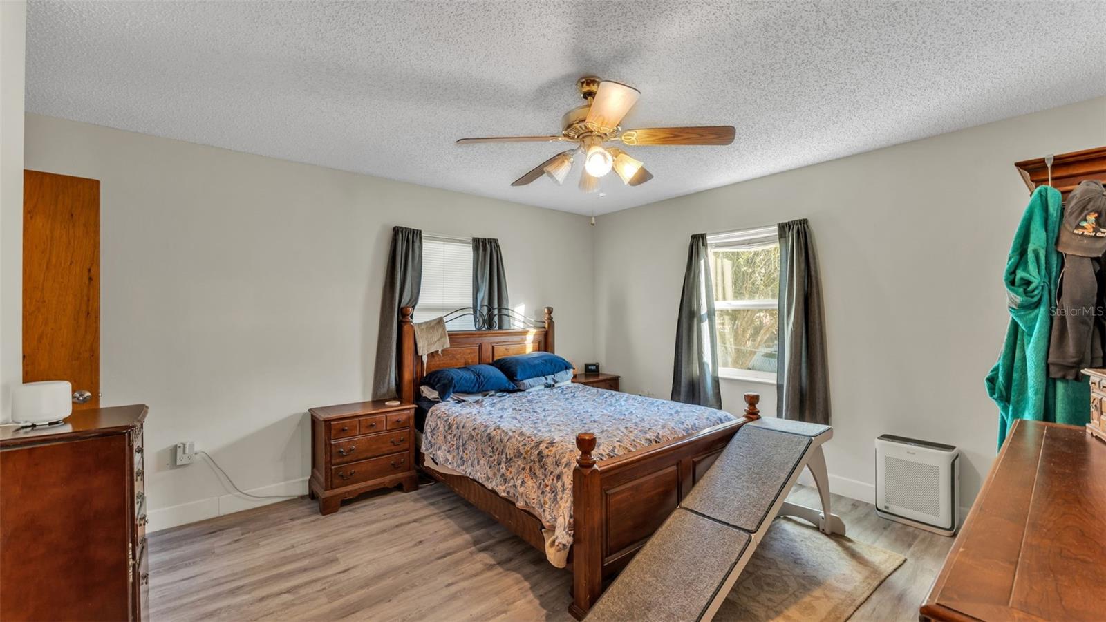 Image 19 of 34 For 3120 Shady Oak Drive E