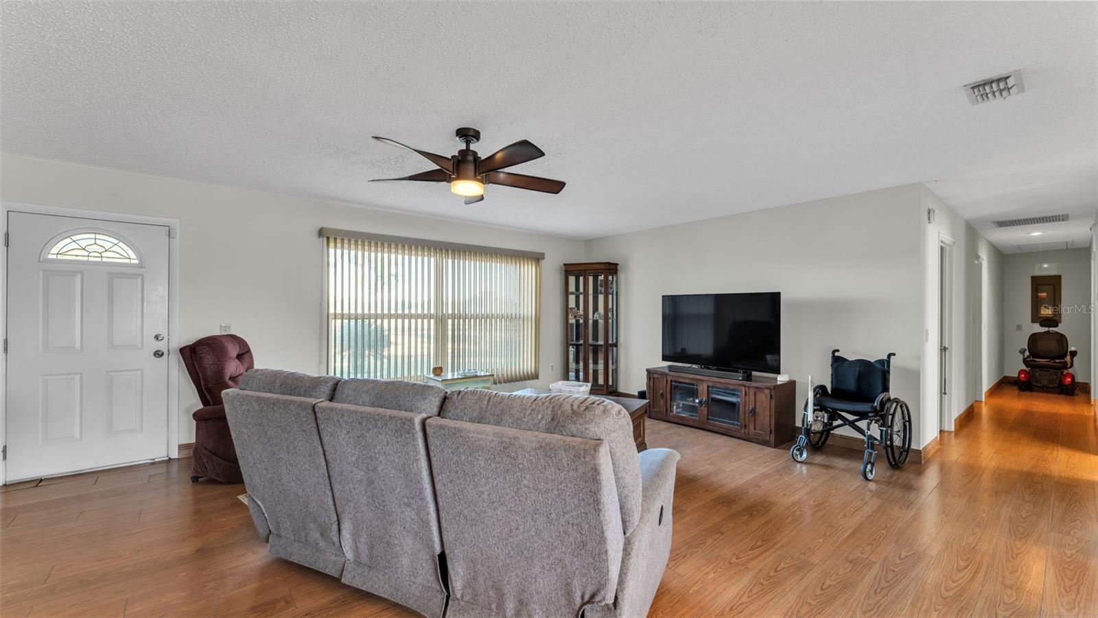 Image 5 of 34 For 3120 Shady Oak Drive E