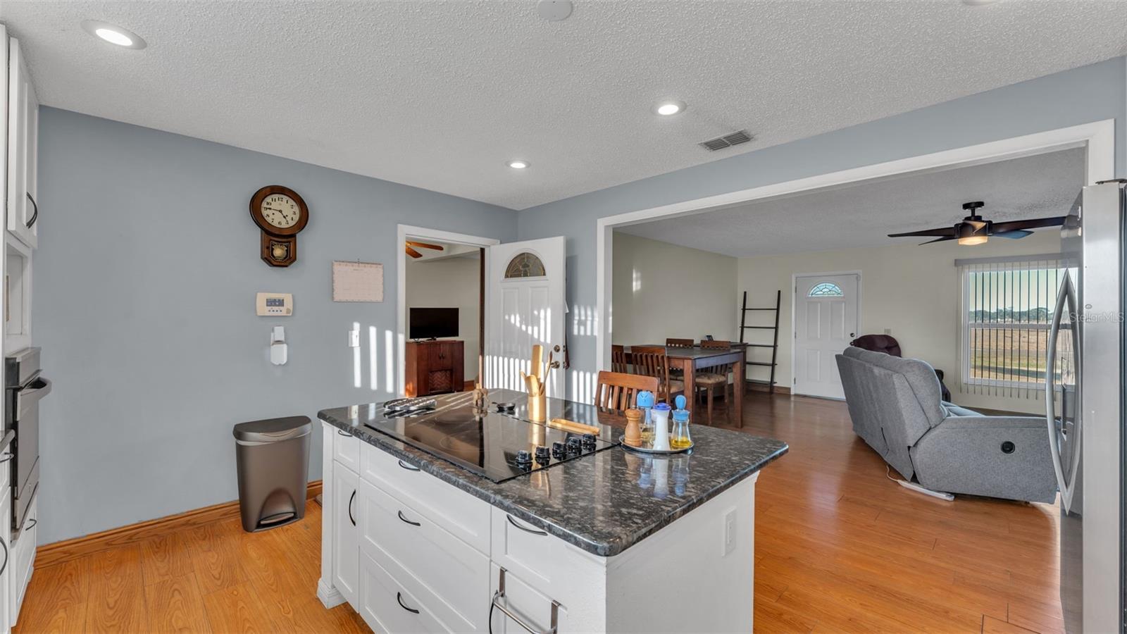 Image 8 of 34 For 3120 Shady Oak Drive E